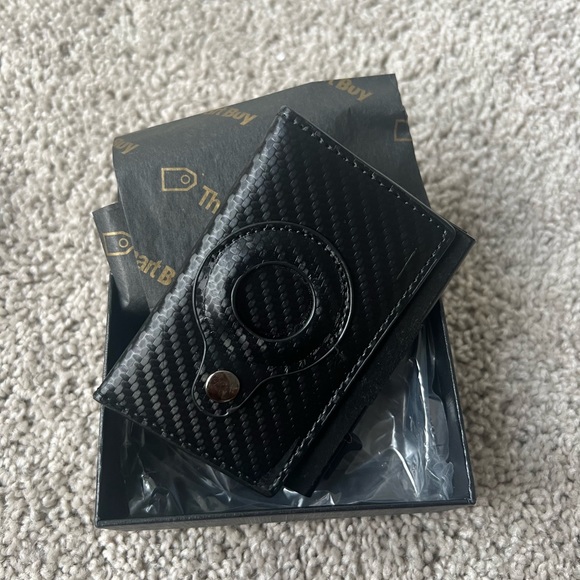 26. The Smart Buy Airtag Wallet - Picture 3 of 8